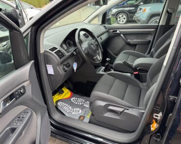 Volkswagen Touran Diesel 1.6 2012 Manuala 6 auto-dan.ro