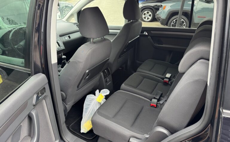 Volkswagen Touran Diesel 1.6 2012 Manuala m-7 auto-dan.ro