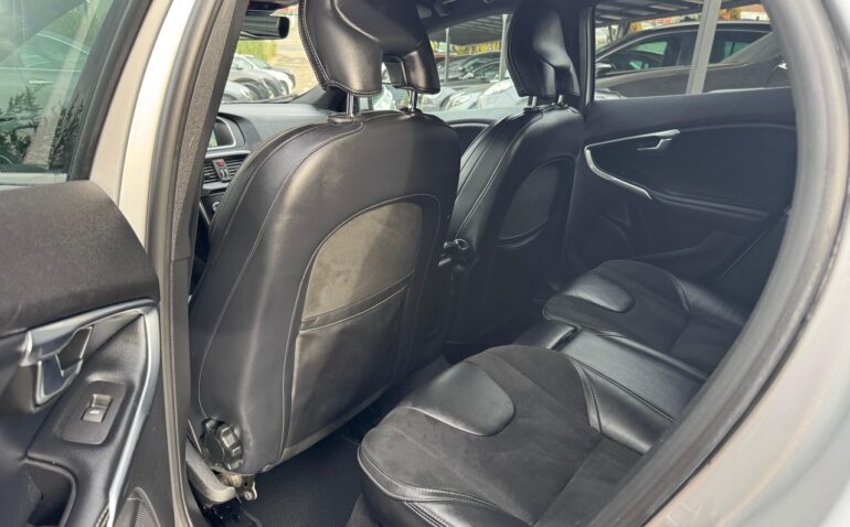 Volvo V40 Diesel 2.0 2017 Manuala m-6 auto-dan.ro