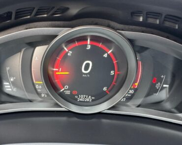 Volvo V40 Diesel 2.0 2017 Manuala 14 auto-dan.ro