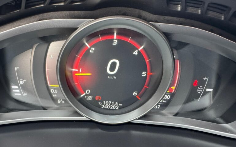 Volvo V40 Diesel 2.0 2017 Manuala m-14 auto-dan.ro