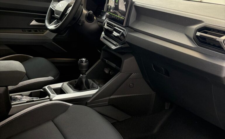 Dacia Duster Benzina + gpl 1.2 2026 Manuala m-14 auto-dan.ro