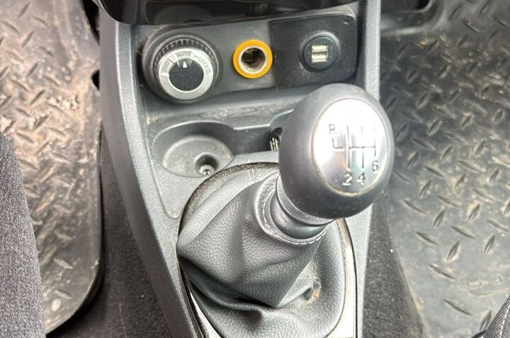 Dacia Duster Diesel 1.5 2010 Manuala m-6 auto-dan.ro