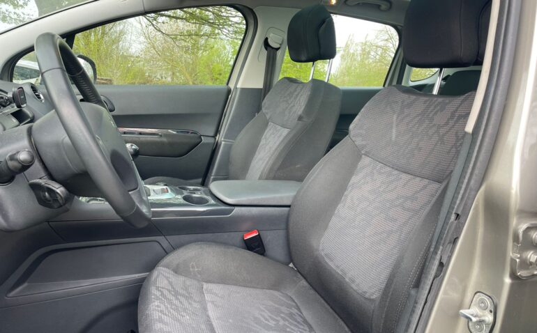 Peugeot 3008 Benzina 1.6 2011 Manuala m-7 auto-dan.ro