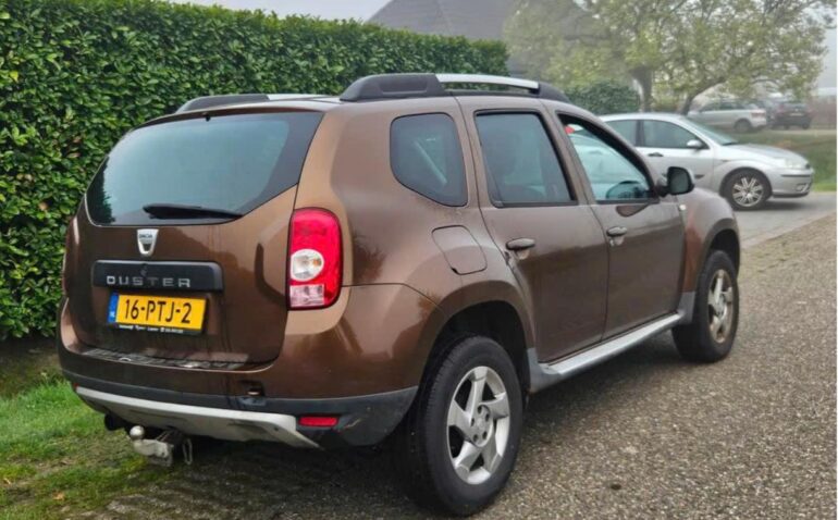 Dacia Duster Benzina 1.6 2011 Manuala m-5 auto-dan.ro