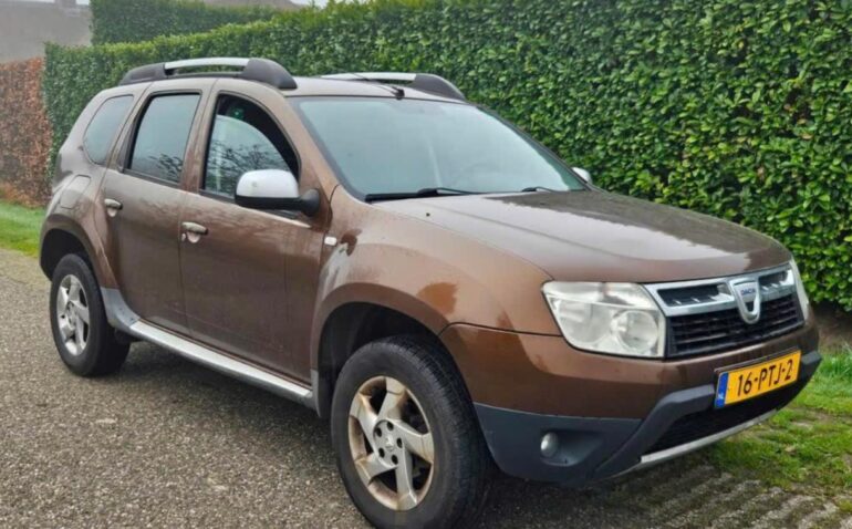 Dacia Duster Benzina 1.6 2011 Manuala m-6 auto-dan.ro