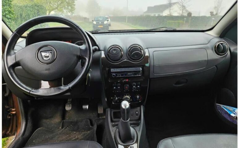 Dacia Duster Benzina 1.6 2011 Manuala m-9 auto-dan.ro