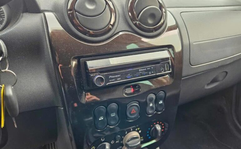 Dacia Duster Benzina 1.6 2011 Manuala m-10 auto-dan.ro