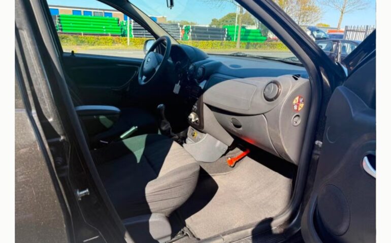 Dacia Duster Benzina 1.6 2010 Manuala m-9 auto-dan.ro