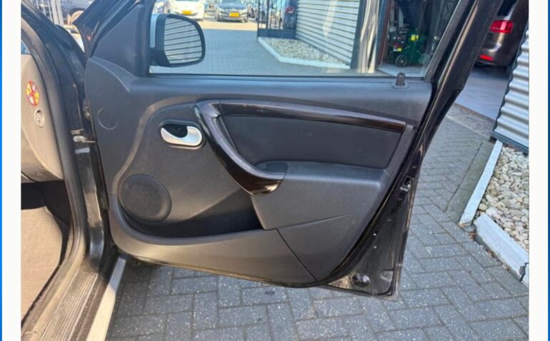 Dacia Duster Benzina 1.6 2010 Manuala m-10 auto-dan.ro