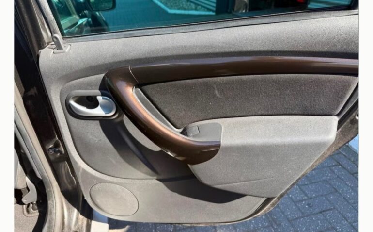 Dacia Duster Benzina 1.6 2010 Manuala m-13 auto-dan.ro