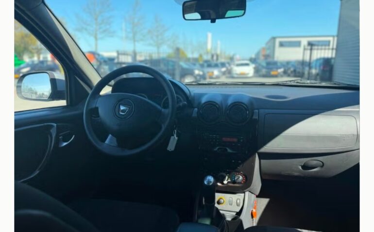 Dacia Duster Benzina 1.6 2010 Manuala m-14 auto-dan.ro