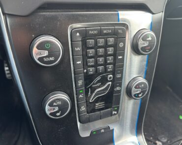 Volvo V40 Diesel 2.0 2015 Manuala 8 auto-dan.ro