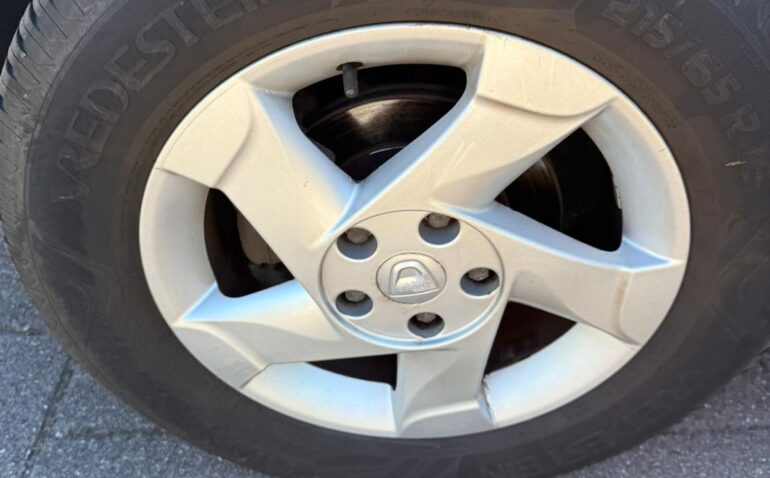 Dacia Duster Benzina 1.6 2010 Manuala m-15 auto-dan.ro