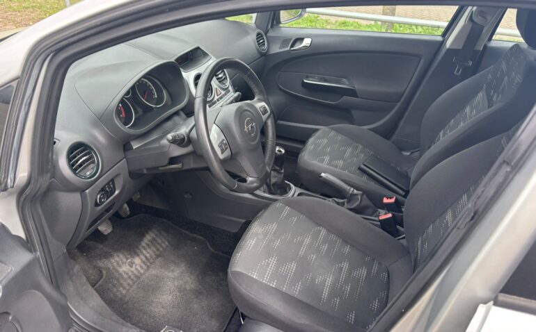 Opel Corsa Diesel 1.3 2011 Manuala m-5 auto-dan.ro