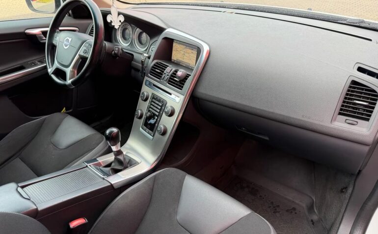 Volvo Xc60 Diesel 2.0 2011 Manuala m-7 auto-dan.ro