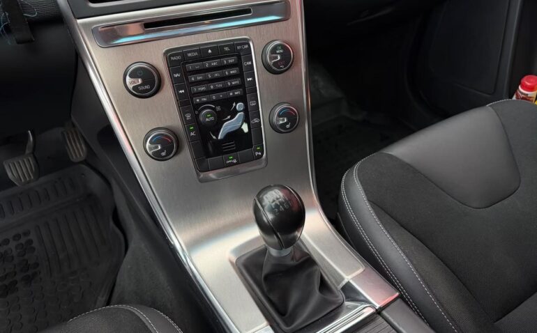Volvo Xc60 Diesel 2.0 2011 Manuala m-9 auto-dan.ro